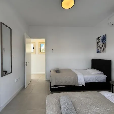 Marina Sea View, Private Pool Villa Peyia