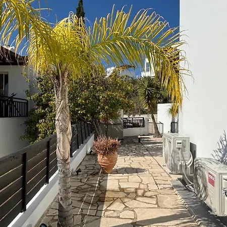 Marina Sea View, Private Pool Peyia